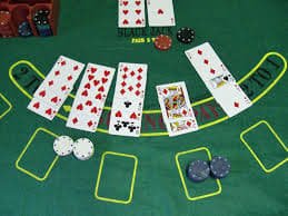 Antarmuka asianbet77 mobile menampilkan meja live-dealer dan permainan sportsbook